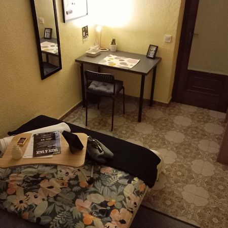 Gemuetliches Zimmer "Gold" Fuer 2 Personen Und Katzenliebhaber Valencia Bagian luar foto